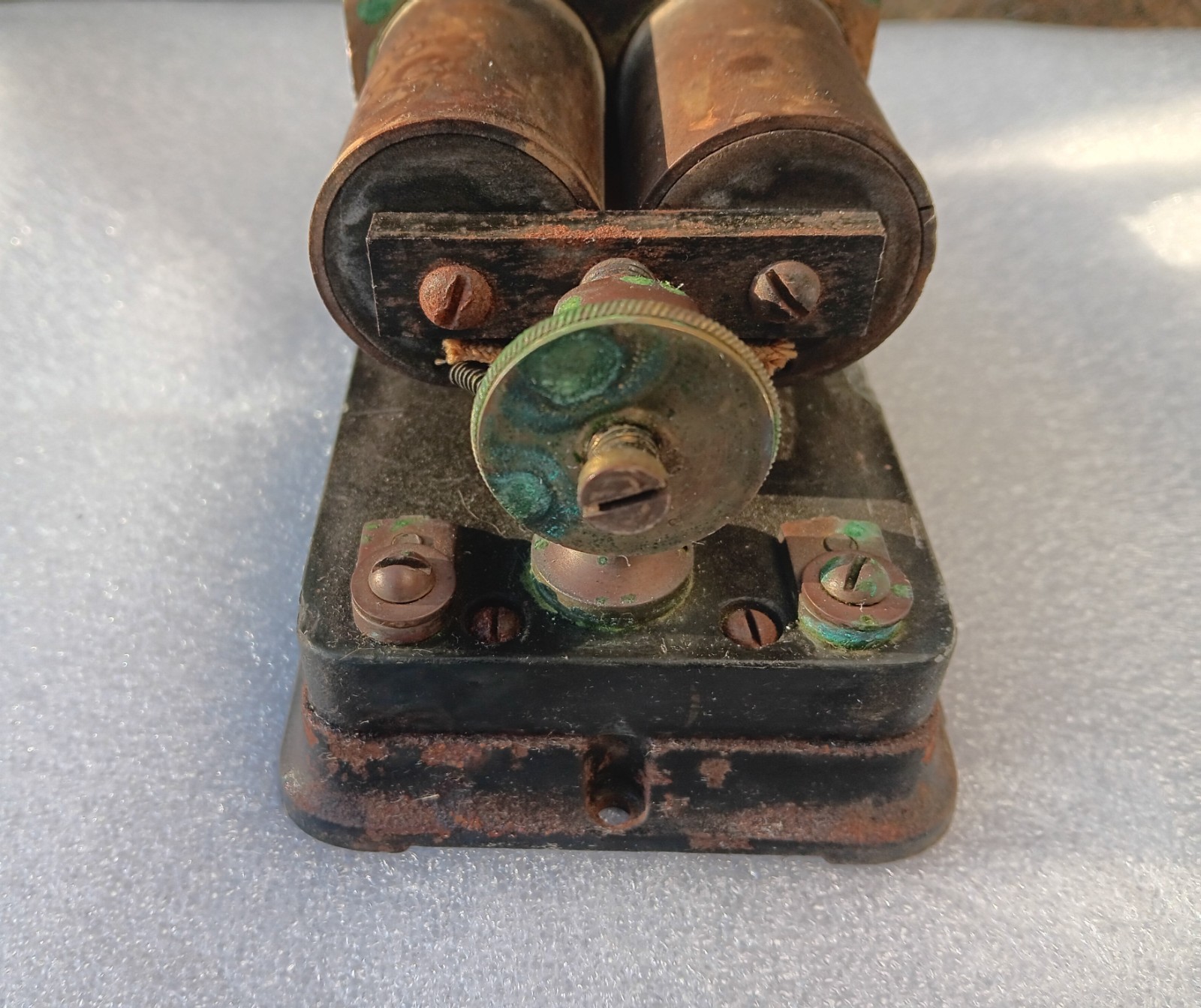 J.H. Bunnell & Co. NY 150 Ohms Telegraph Relay Metal Base RR Original Badge 1920