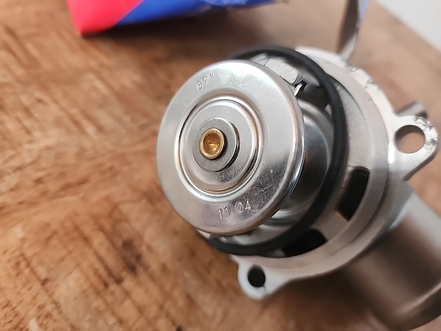 OEM 1112030875 Engine Coolant Thermostat Housing Assembly for Mercedes-Benz C180