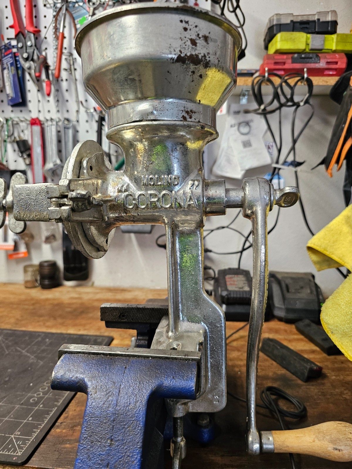 Vintage LANDERS CORONA Heavy Duty WHEAT CORN GRAIN MILL / GRINDER Hand Crank