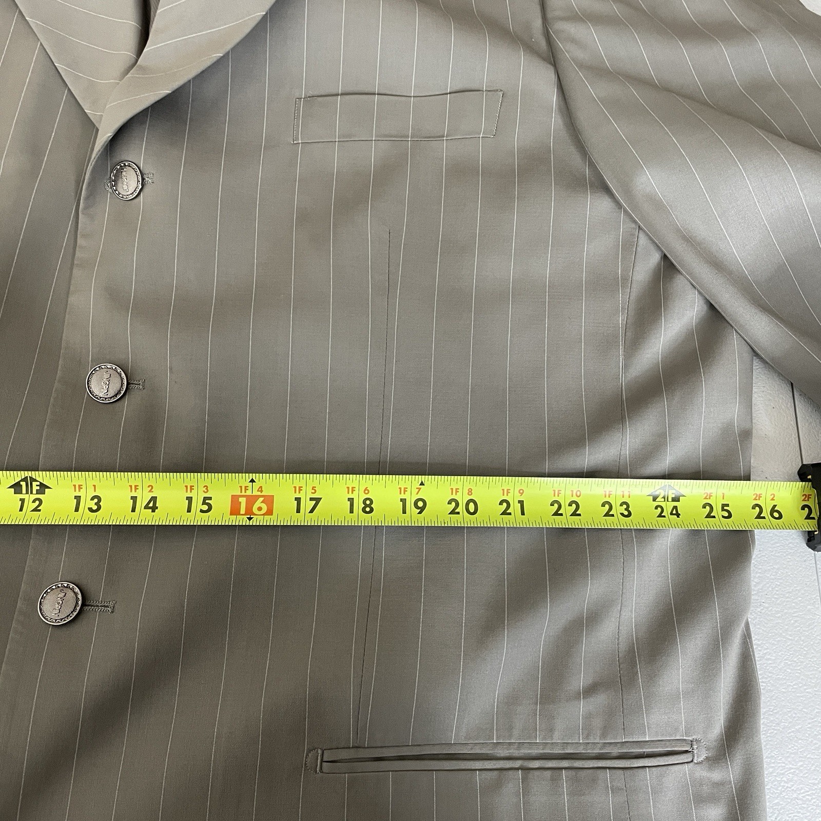 Giorgio Fiorelli Uomo 2 Piece Suit Mens 50L 42x29 Beige Striped Polyester Peak