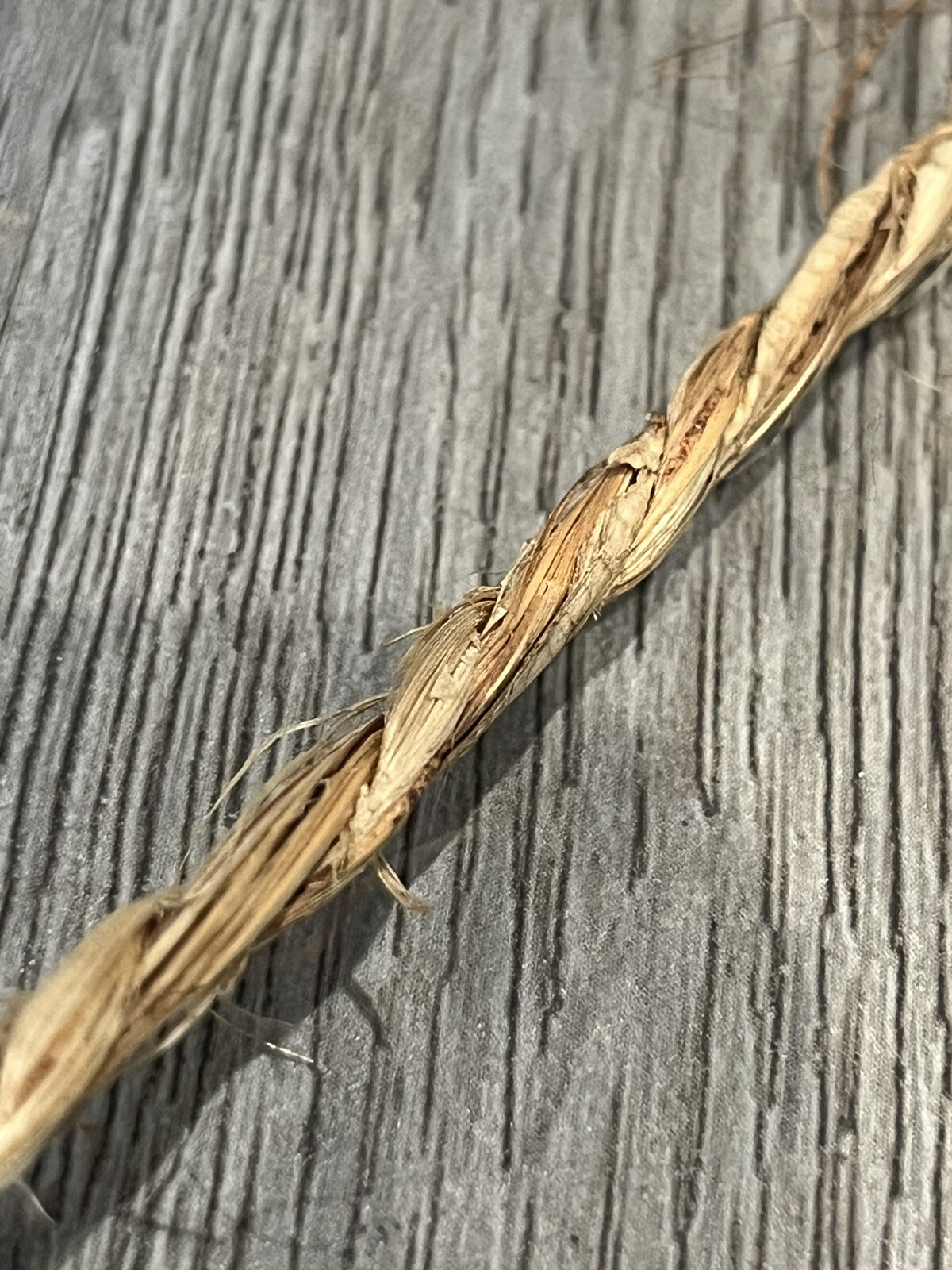 Twisted Natural Manila Hemp Rope (1/2 Inch x 300 Feet Spool)