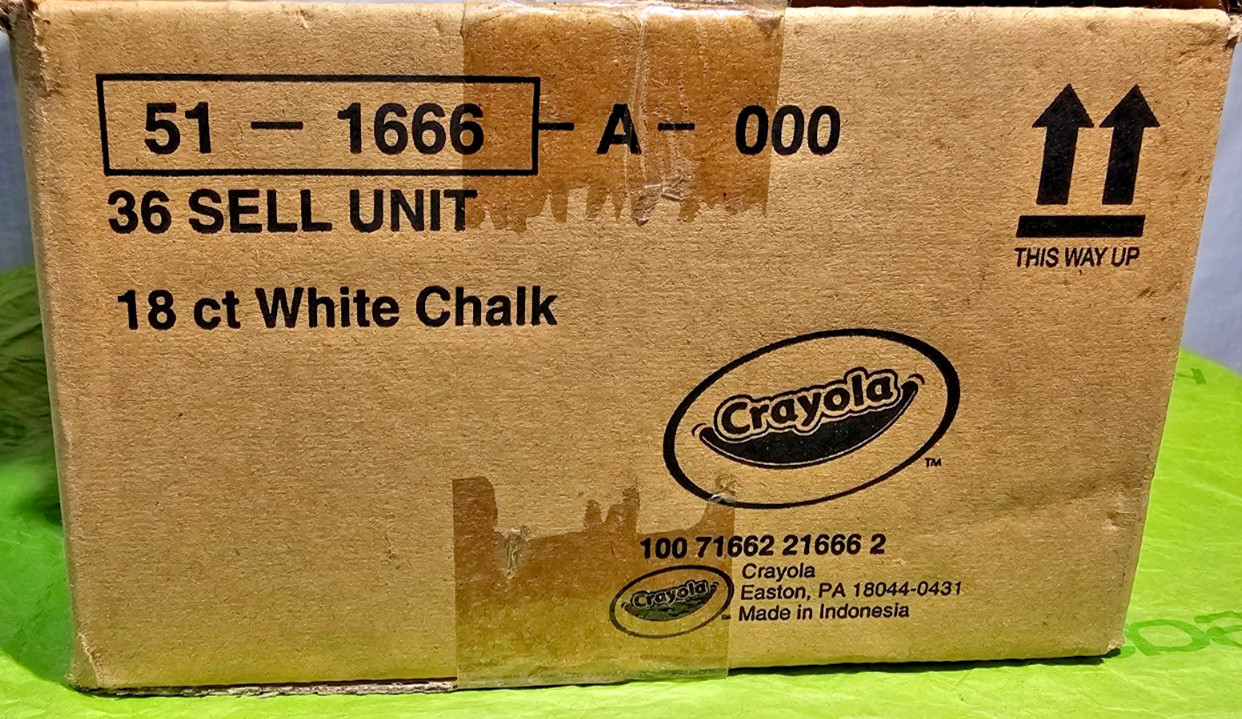CRAYOLA White Chalk Craie 51-1666 18 sticks/ box, Lot of 36 boxes =648