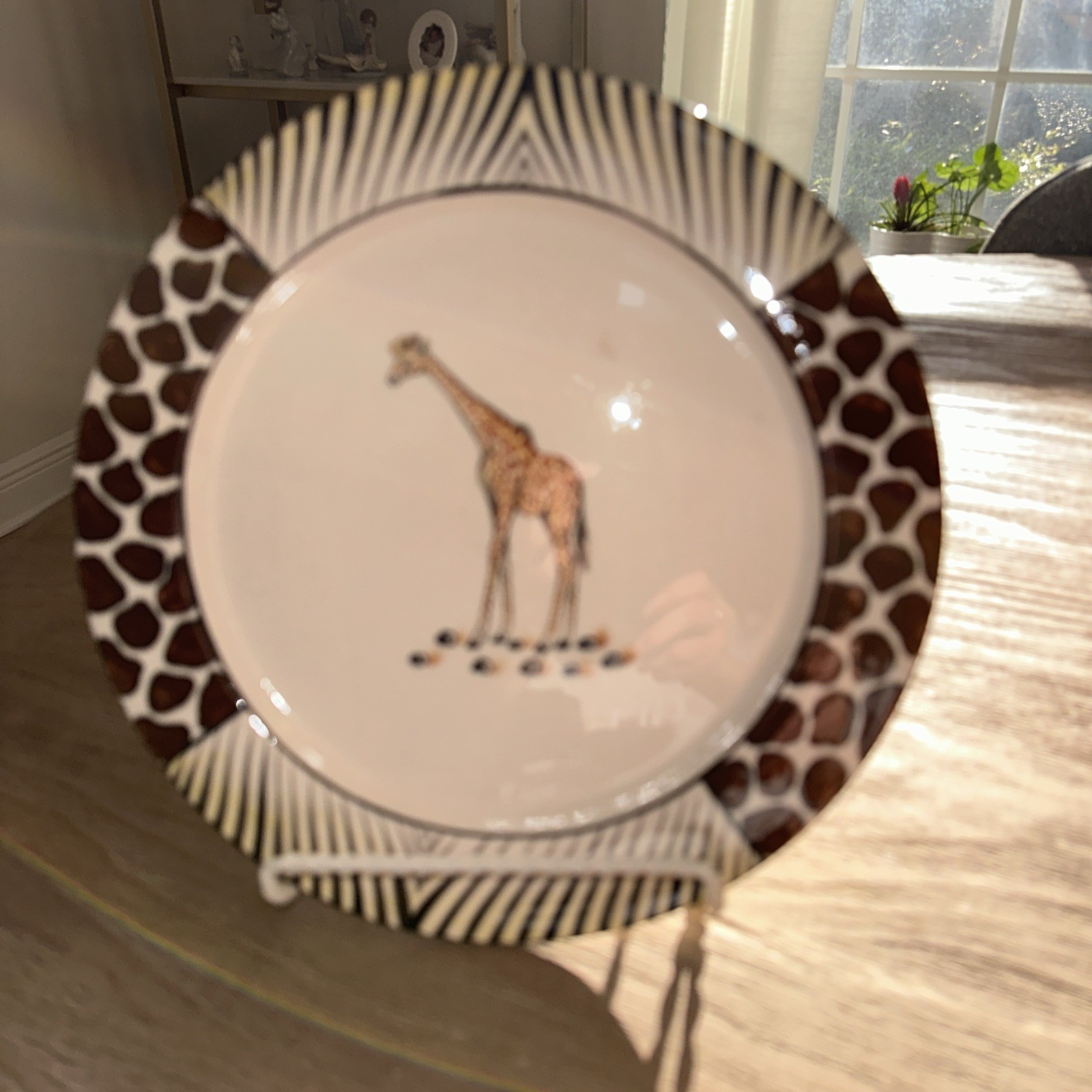 Penzo Zimbabwe Hand Painted 10.75 In Plate Giraffe Signed 2007