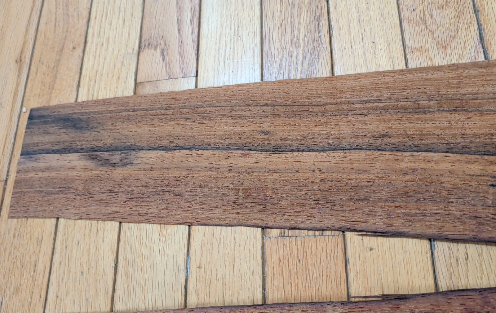 4 pcs San Domingo rosewood wood veneer 4 1/8" x 21" ea hole cracks 6" wi.
