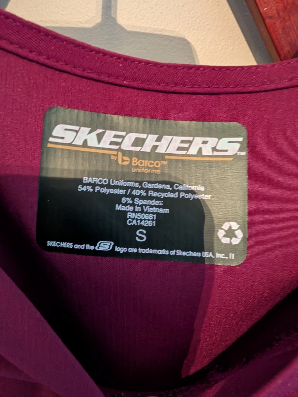 Skechers/Barco Scrubs Burgundy Men’s Set Top & Bottom Solid Pattern Size Small