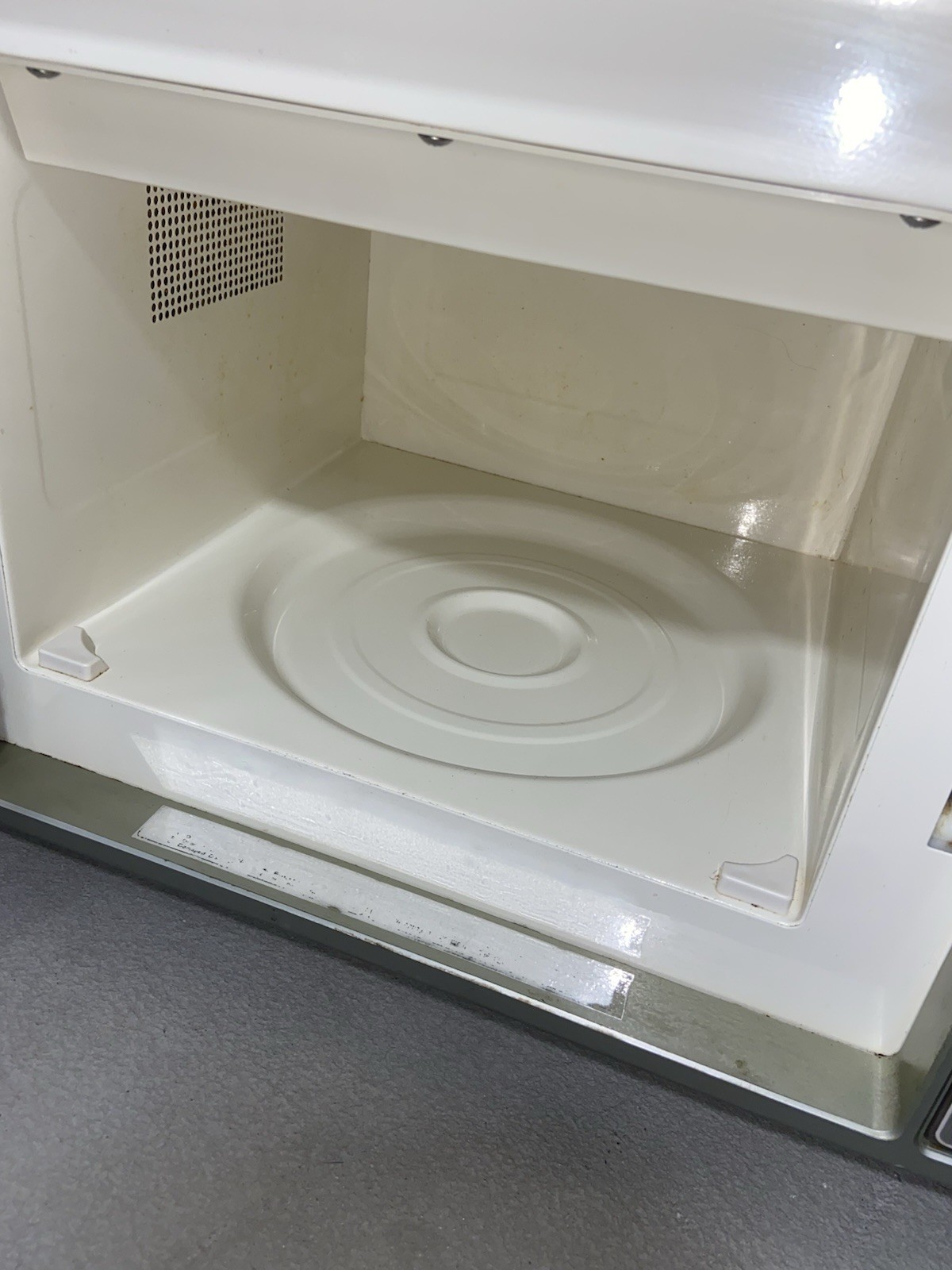 Vintage 80’s Samsung Microwave Oven Model RE-525D Faux Wood Grain Cooking Oven