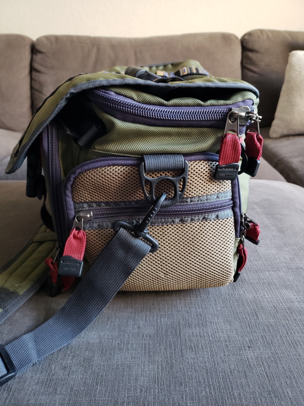 RARE! Fishpond Cloudburst Fly Fishing Olive River Gear Travel Molded Bag GREAT!