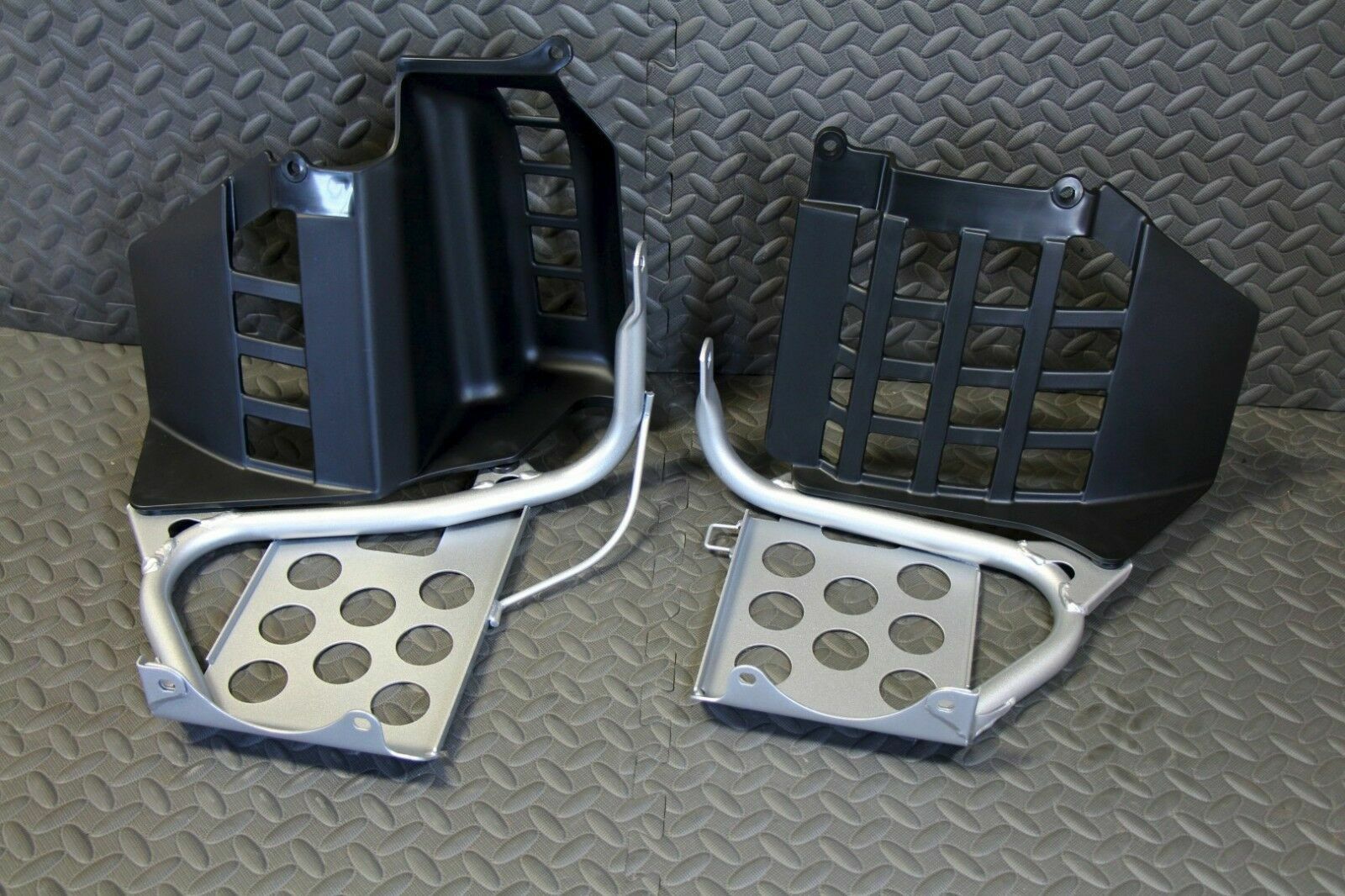 NEW Silver Heel Guards footrest Yamaha Banshee left + right nerf bars plastic
