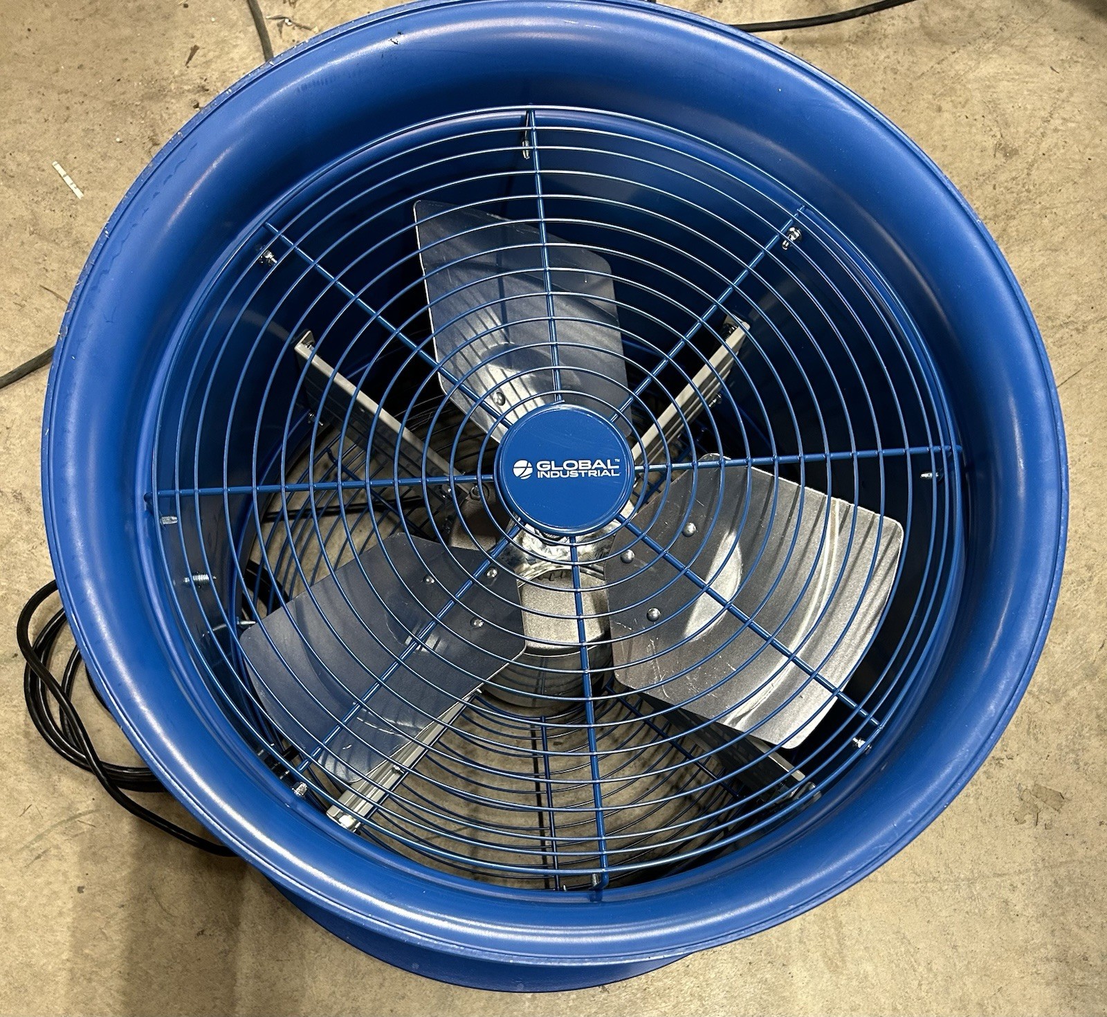 Global Industrial 18" High Velocity Drum Fan w/ Yoke Mount, 7,700 CFM, 1/2 HP
