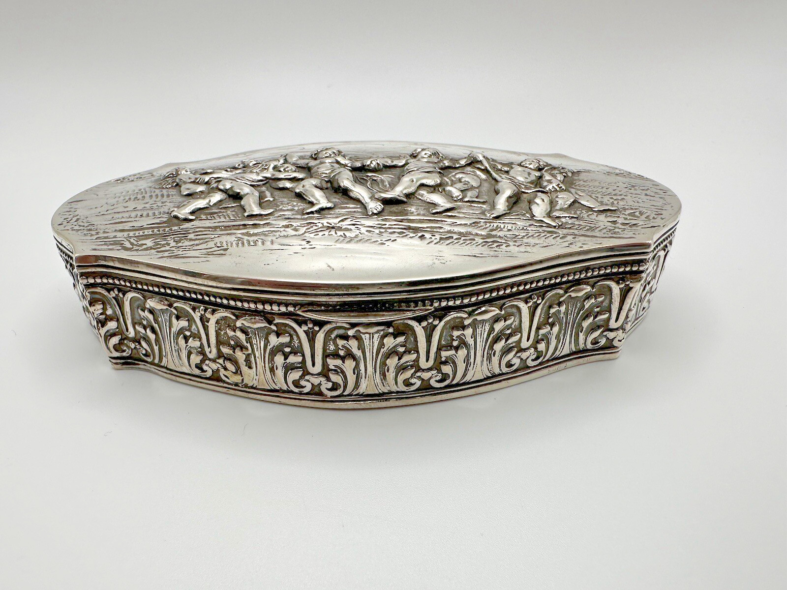 ANT 1600s Augsburg German / Hanau 800 Silver Cherub Repousse Jewelry Casket 157g