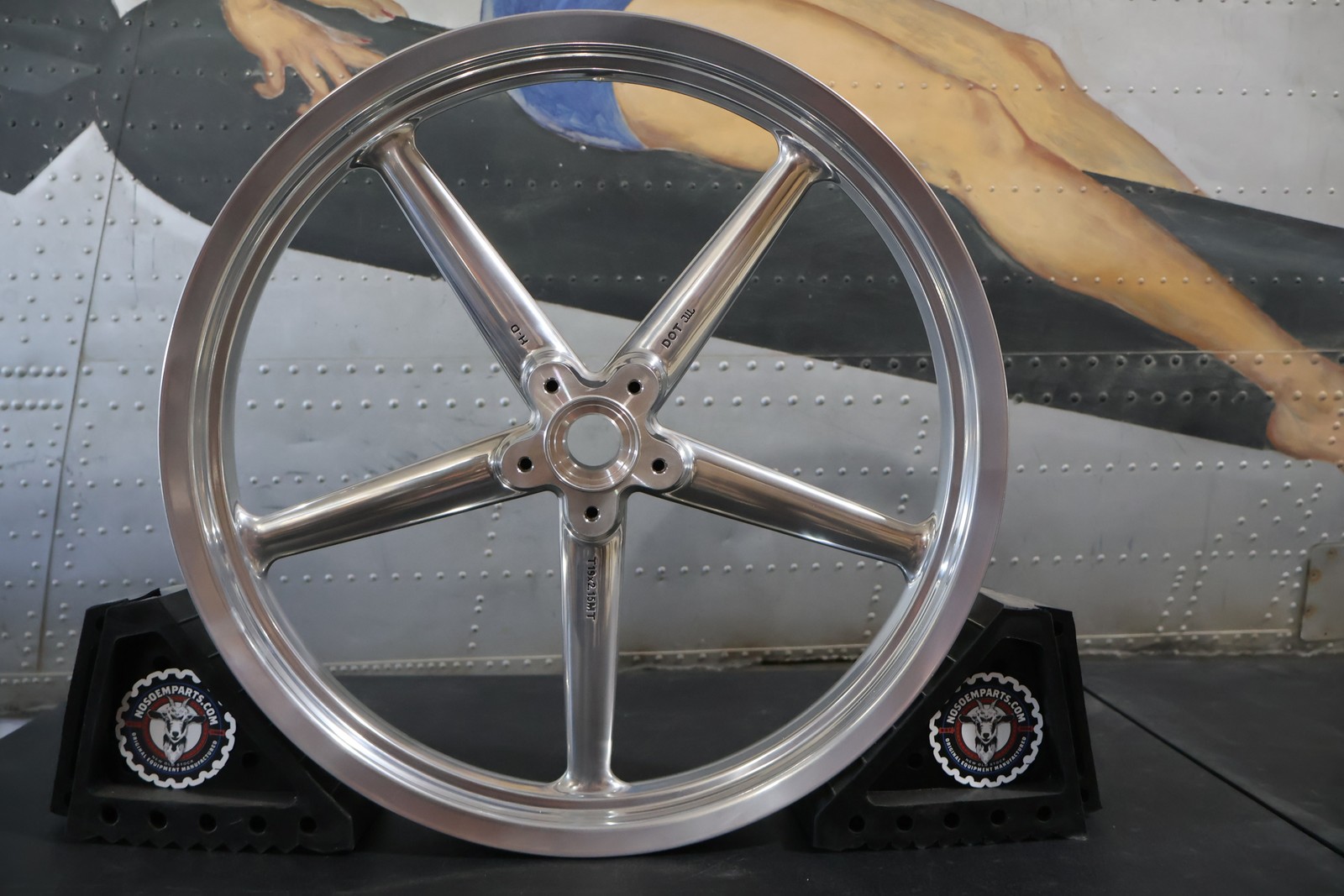 41877-08A NEW OEM 2008-2012 HARLEY-DAVIDSON FXCW/C SOFTAIL ROCKER FRONT WHEEL