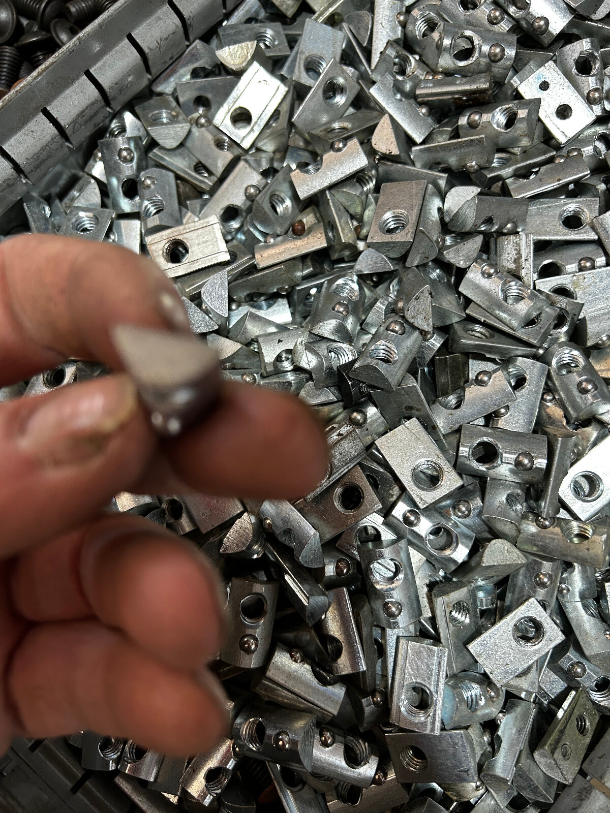 Lot of 250 80/20 8020 3917 5/16-18 Roll-In T-Nut ball spring for 15 Series 13040