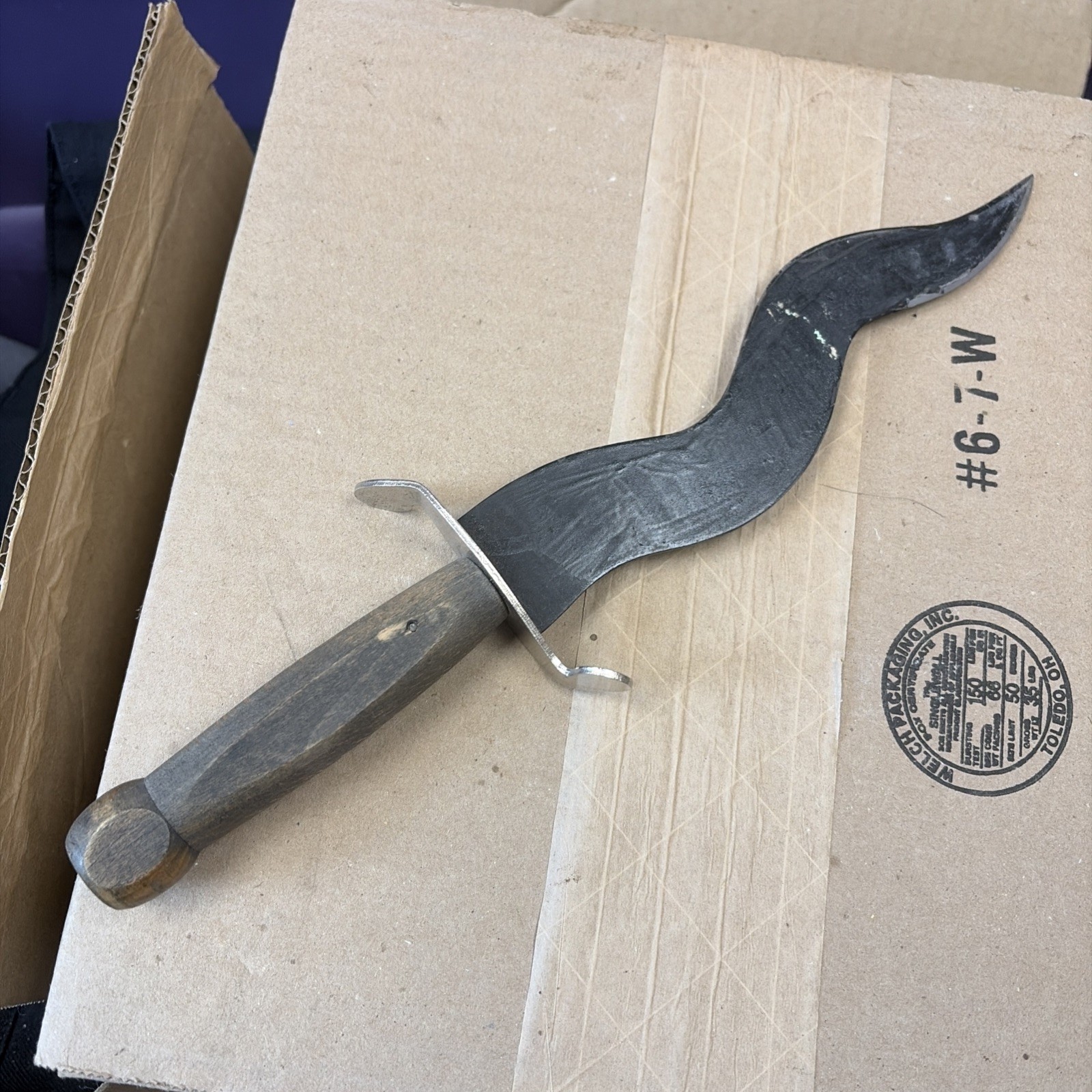 Dragon Wood Handle Wavy Throwing Dagger Knife 12-5/8” Long Blade Is Painted