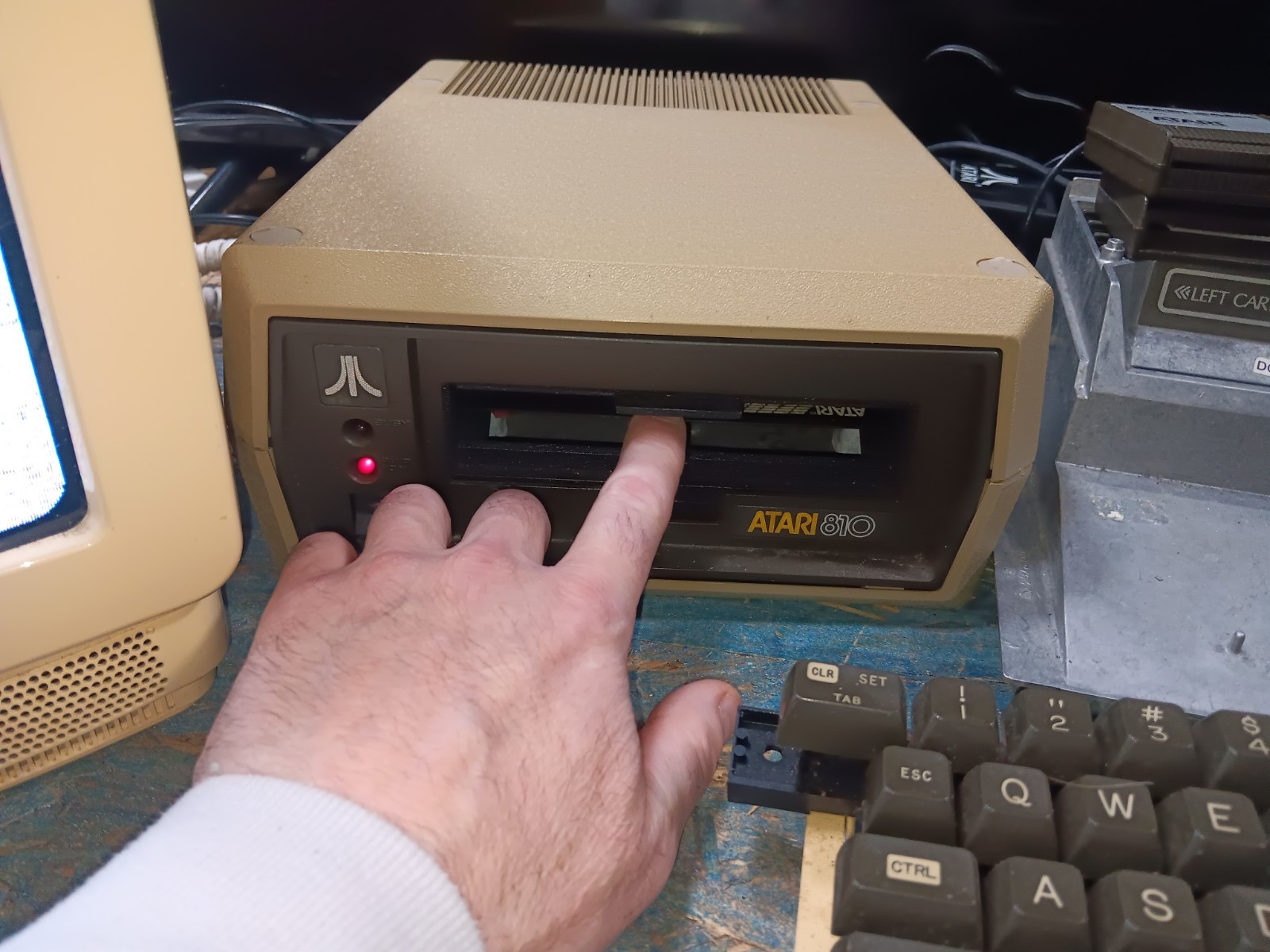 Atari 810 EXACT FLOPPY DISK DRIVE ONLY-GOOD-QUICK TESTED-NOT LOCKING IN-READS