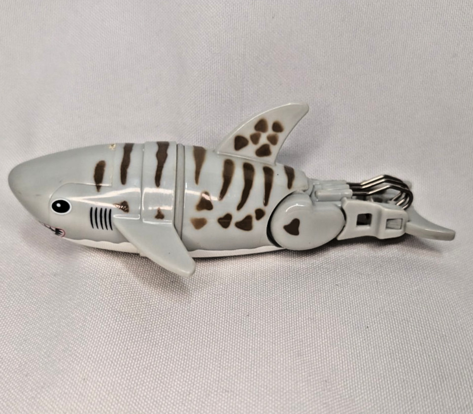 LIL FISHYS Tiger Shark VG+ swimming fish