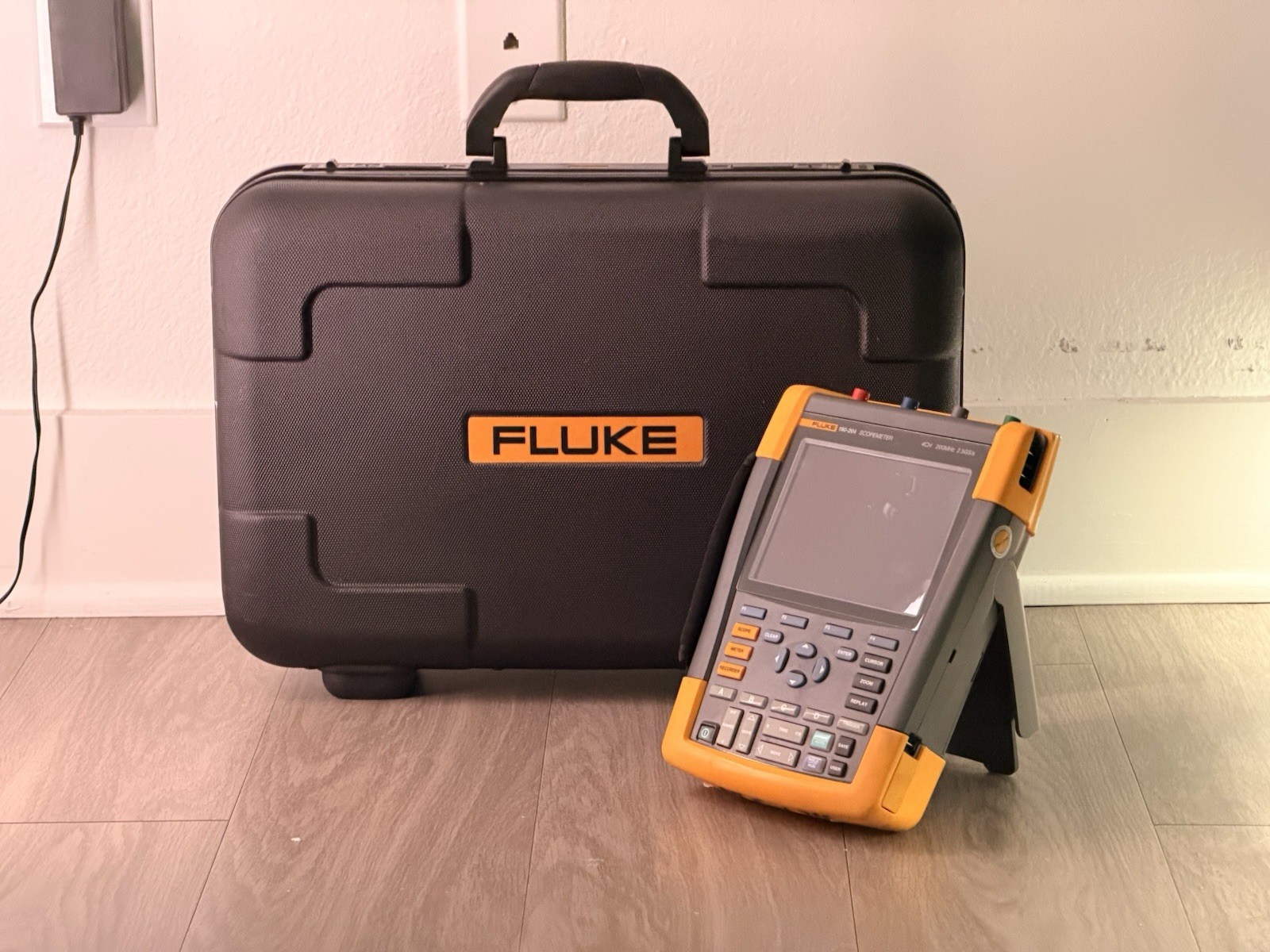 Fluke 190-204 Scopemeter 4CH 200MHz 2.5GS/s w/ Probes & Case