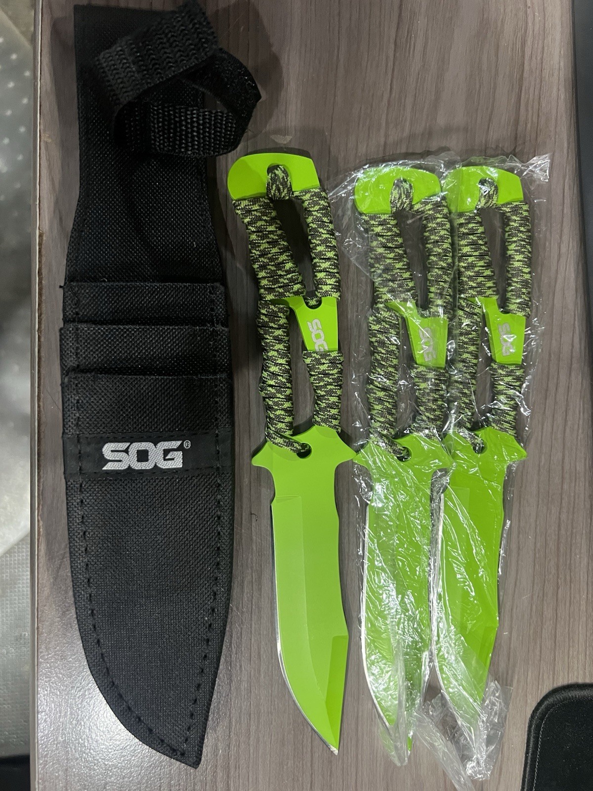 SOG LIMITED EDITION GREEN THROWING KNIVES