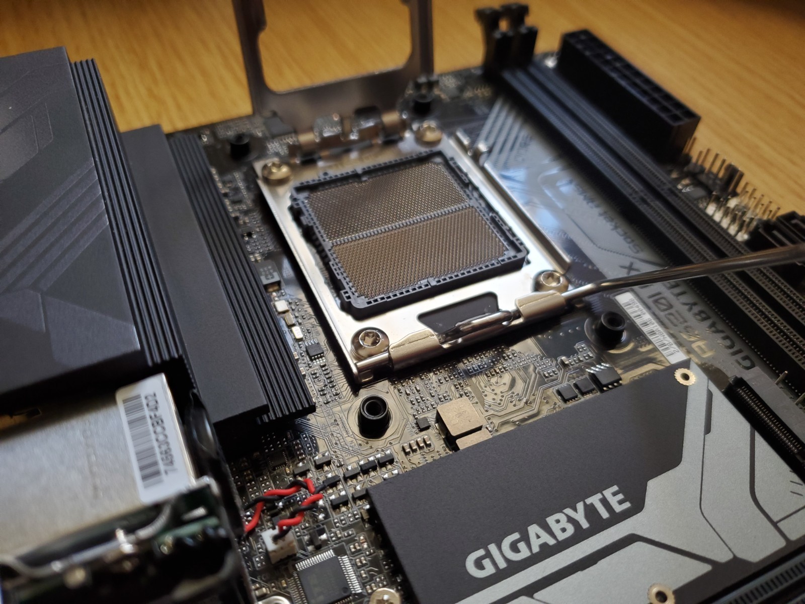 Ryzen 5 7600X + GIGABYTE A620I AX Motherboard Combo Lot