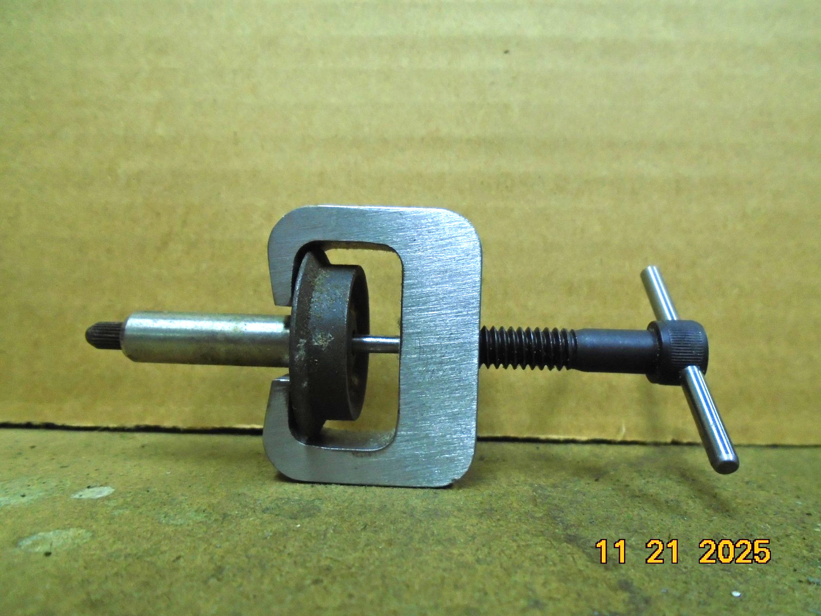 LIONEL SERVICE TOOL ST-311 SMALL WHEEL PULLER HARD STEEL MANY USES SEE PICTURES