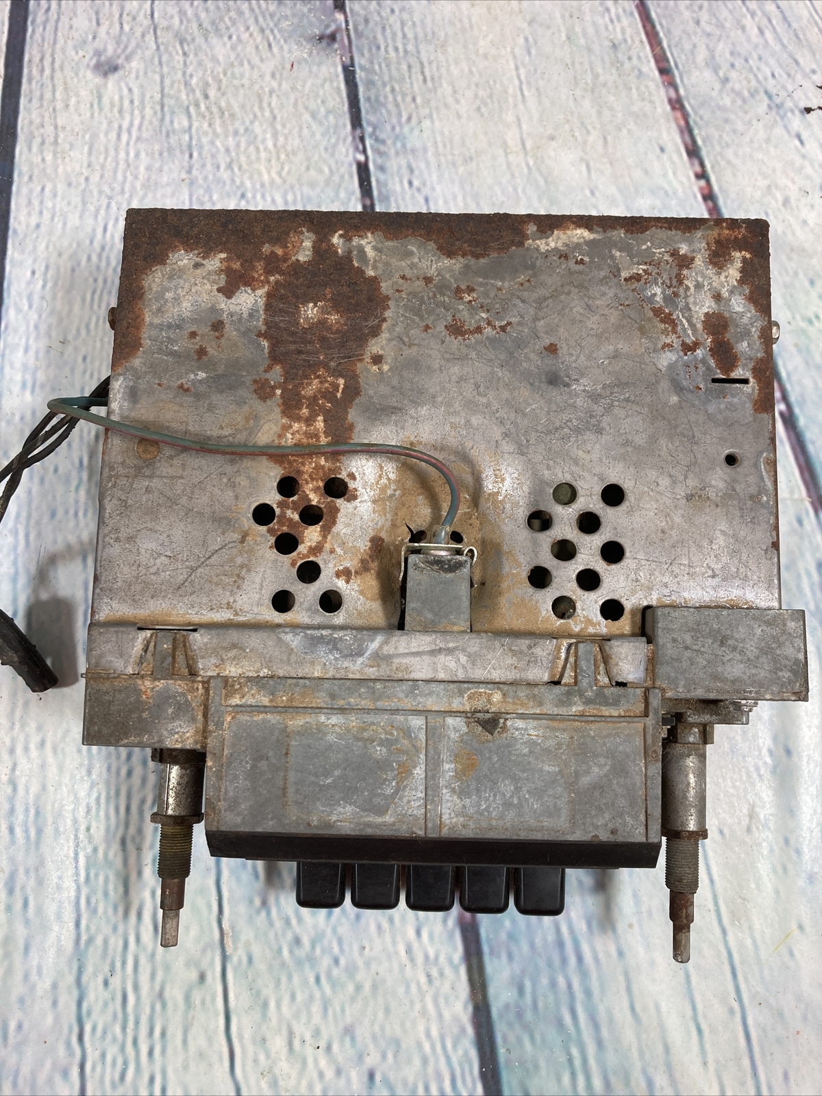 Vtg FORD Philco Car Radio AM Push Button D2TA-18806 Untested for Parts Repairs