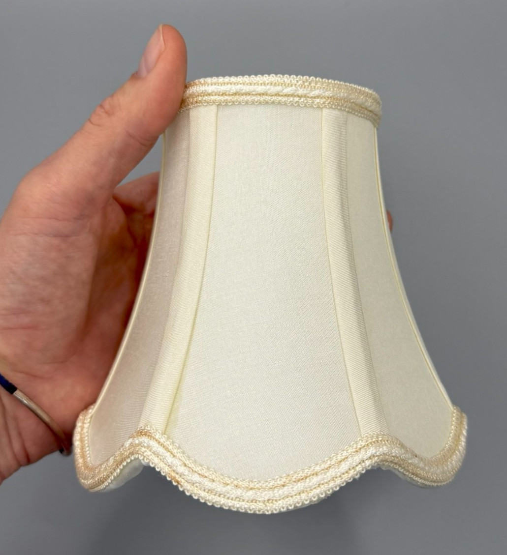 ⭕️ NEW CANTERBURY ROSEART 5” BONE SCALLOPED SILK LAMPSHADE CLIP ON NOS