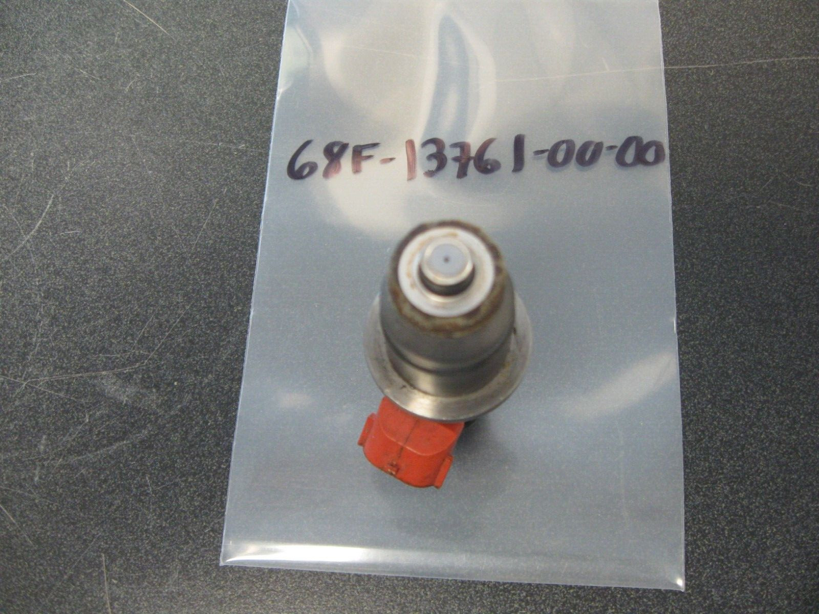 Yamaha Outboard 68F-13761-00-00 06 Z200 Fuel Injector Assy BIN0366