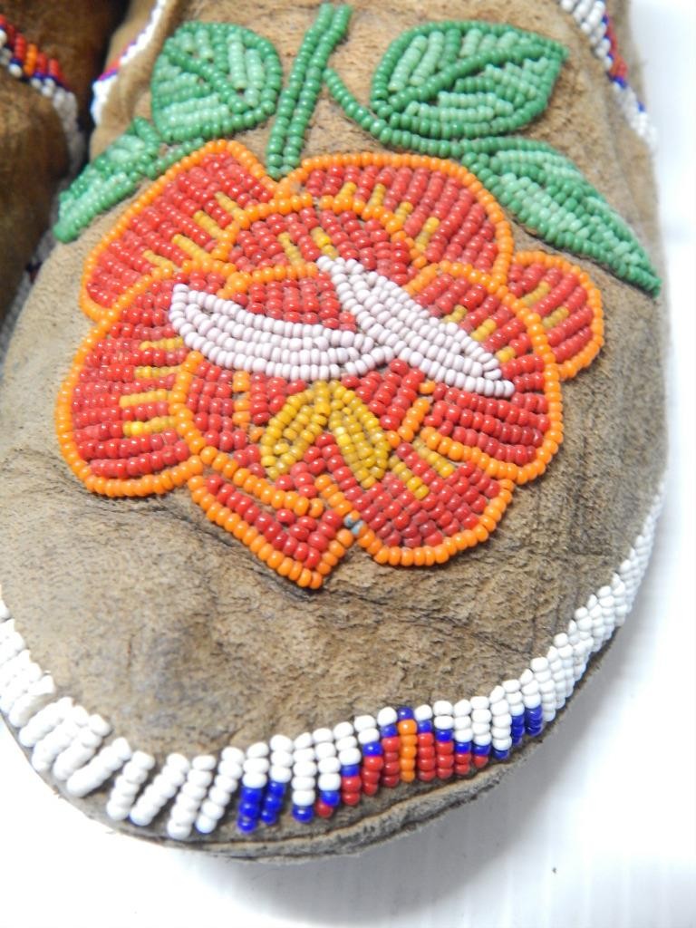 ANTIQUE c.1900-20s MONTANA CROW INDIAN FLORAL BEADED MOCCASINS - xlnt condition