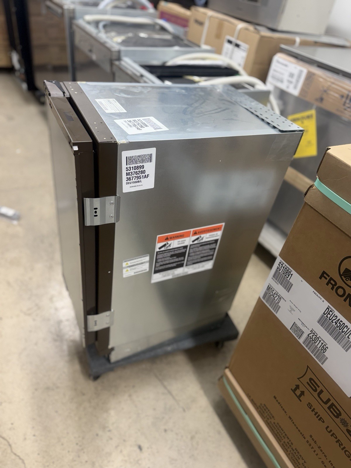 Sub-Zero Designer Series DEU1550WL 15" Undercounter Single Zone Smart Wine Coole