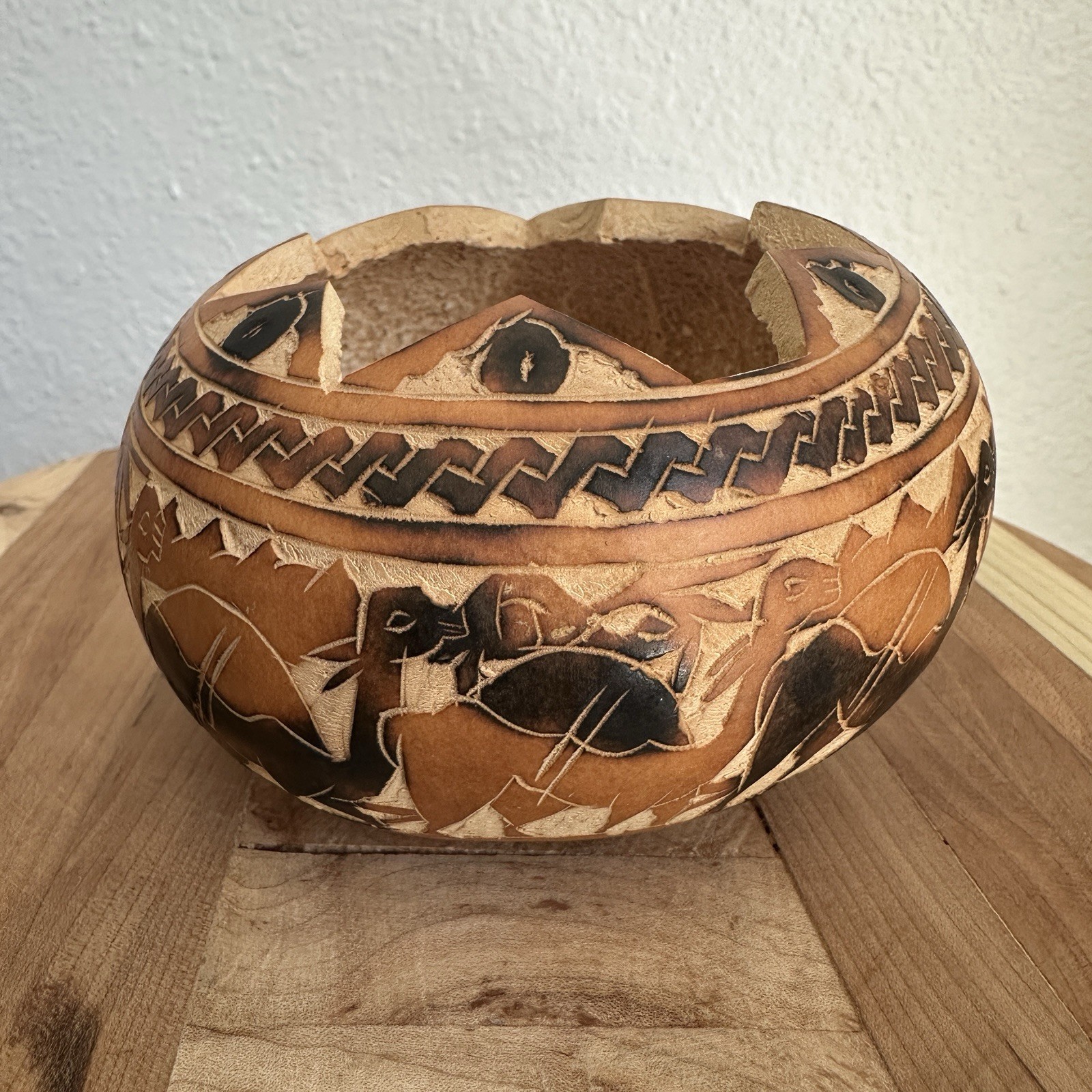 VTG Peruvian Storyteller Hand Carved Gourd Bowl 3.5 Inch Peru Folk Art Pictorial