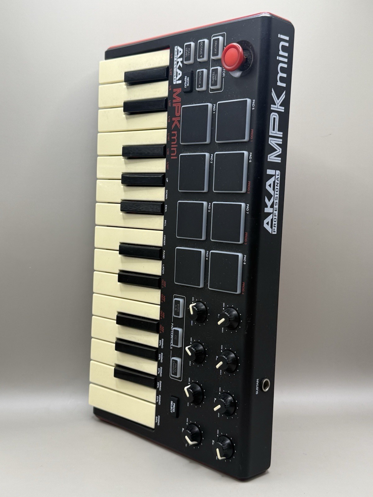 Akai Professional MPK2 Mini Play Portable 25-Key Keyboard