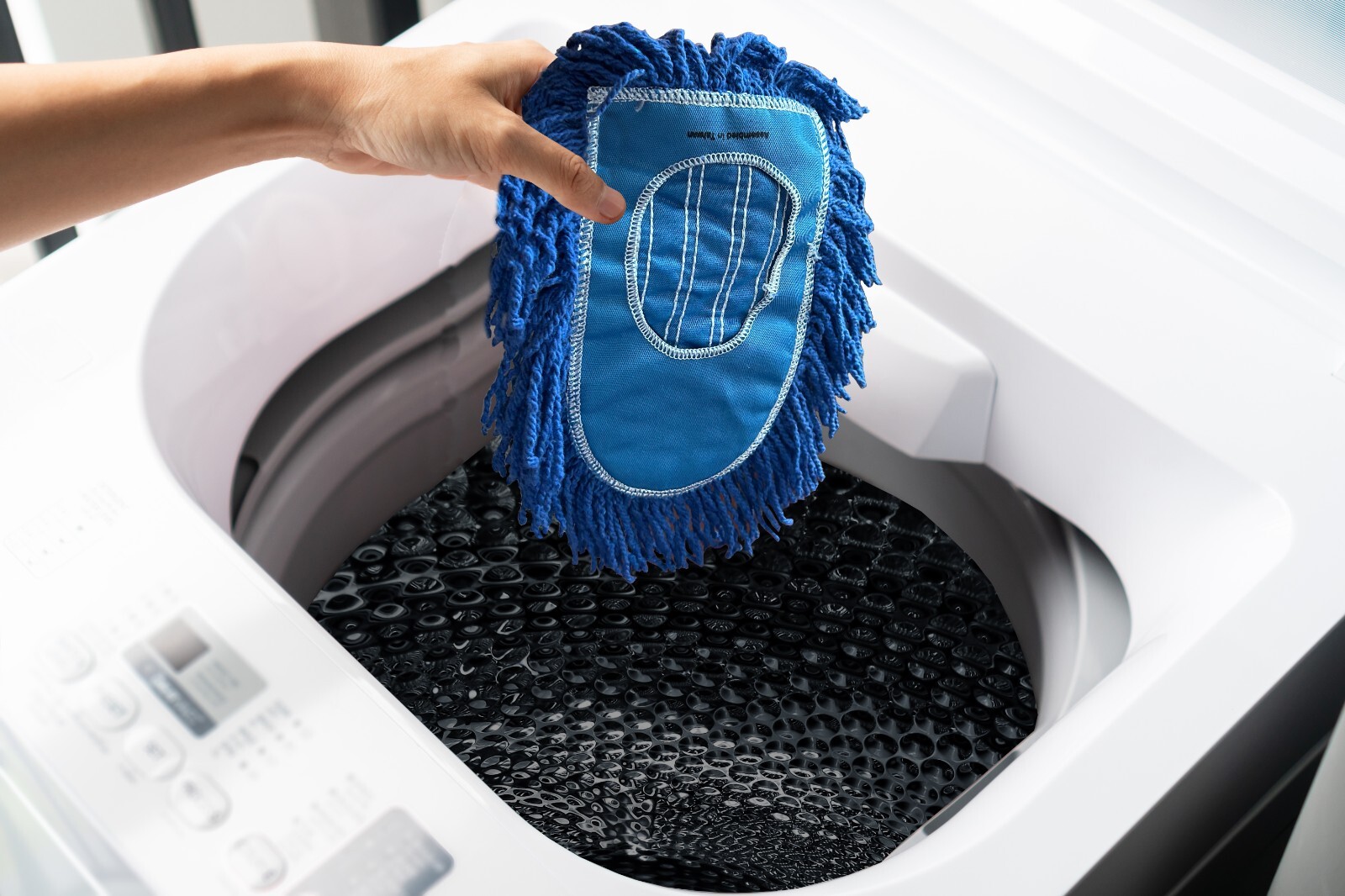 Triangle Dust Mop Kit: 4 piece Industrial Dust Mop Kit