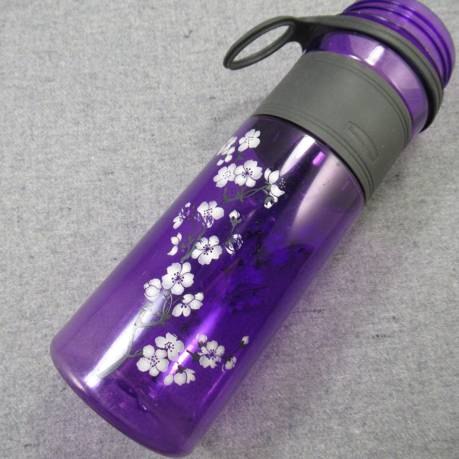 Rubbermaid Design Series Chug 20 Oz Water Bottle Flip Top Flowers Purple Gray