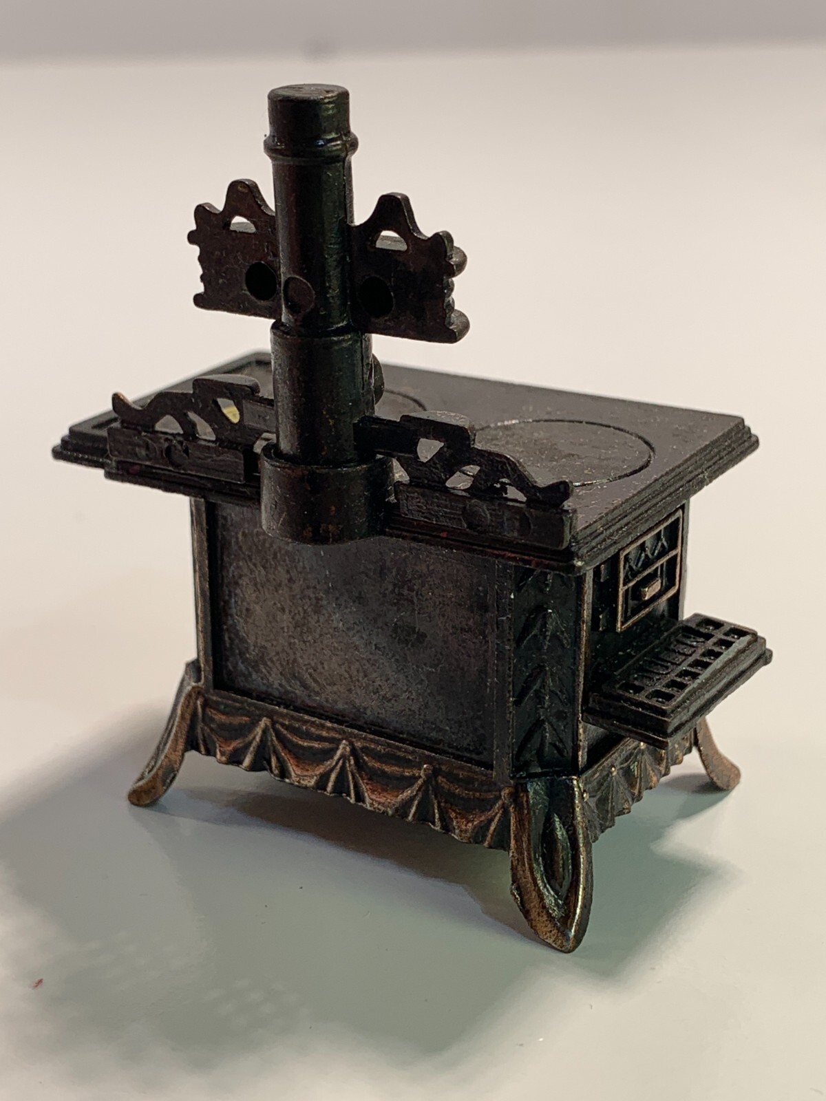 Vintage Die-Cast Pencil Sharpener Queen Cast Iron Style Stove With Box PSE