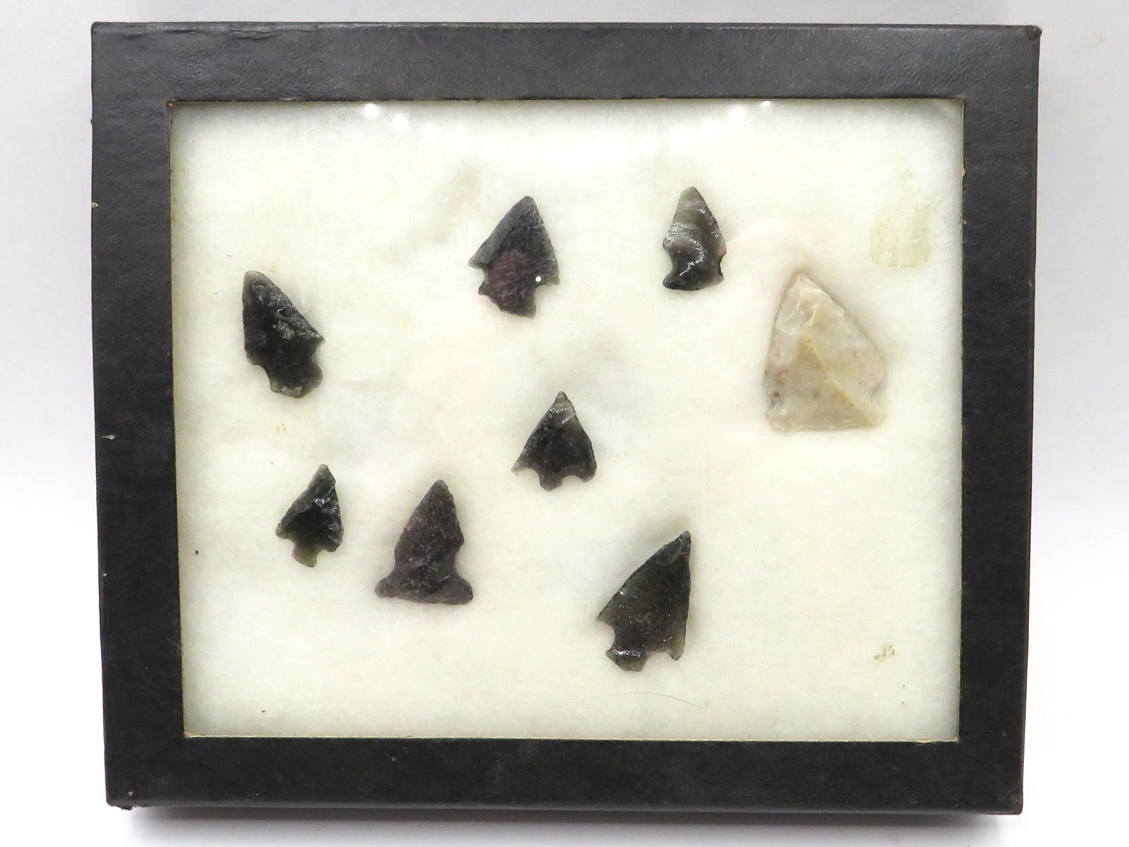 LOT OF 8 INDIAN NATIVE AMERICAN ARROWHEAD / PROJECTILE POINTS FOUND IN OHIO**