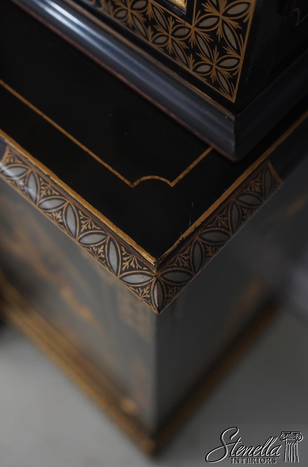 L71522: S. HILLIE English Made Chinoiserie Breakfront Bookcase