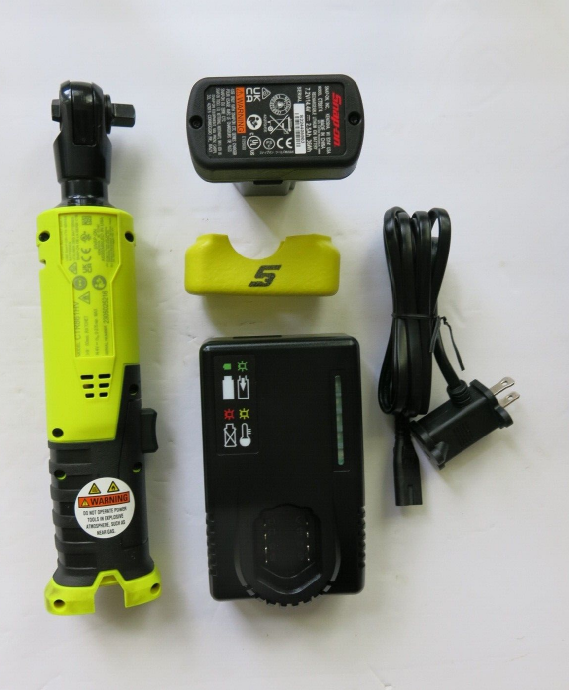 Snap On Tools 14.4v 3/8 Brushless Cordless Ratchet CTR861 with Battery & Charger