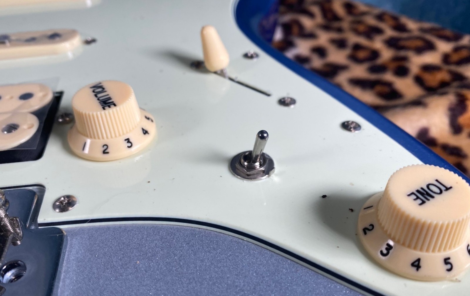 Metalic Skyburst Loaded Stratocaster Alder Fender Replacement Body. +Neck Plate