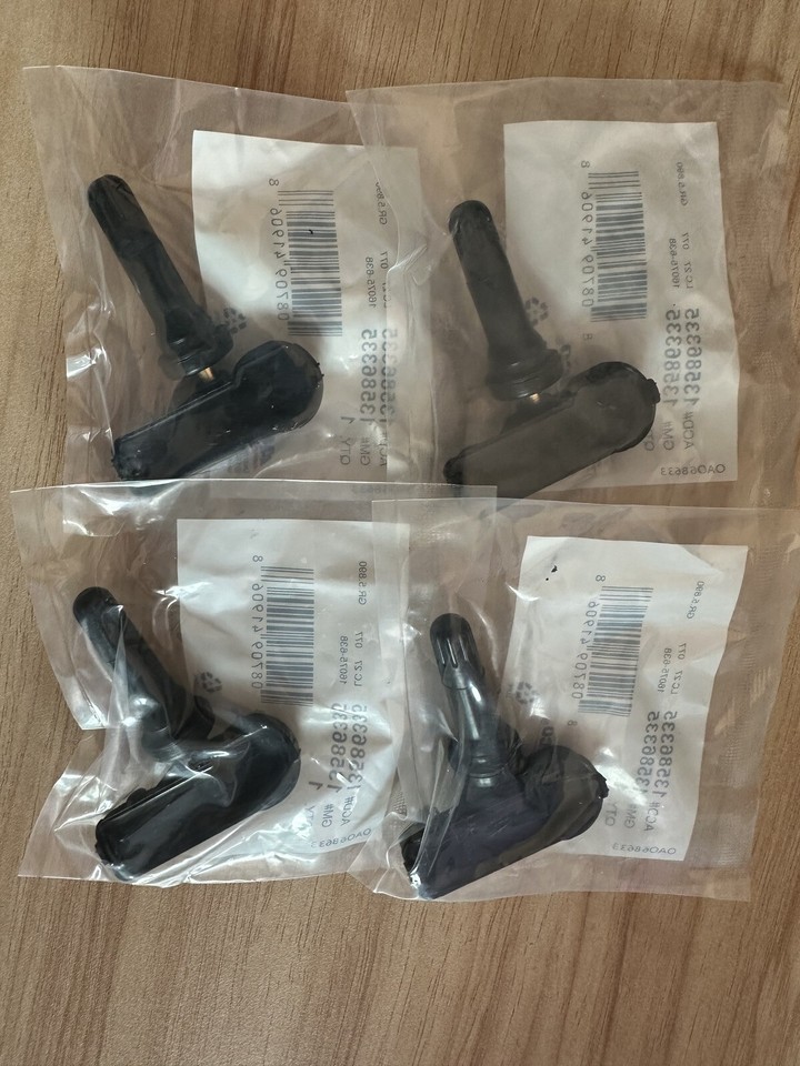 4x Genuine 13586335 TPMS Tire Pressure Monitoring Sensor GM Chevy GMC Buick.
