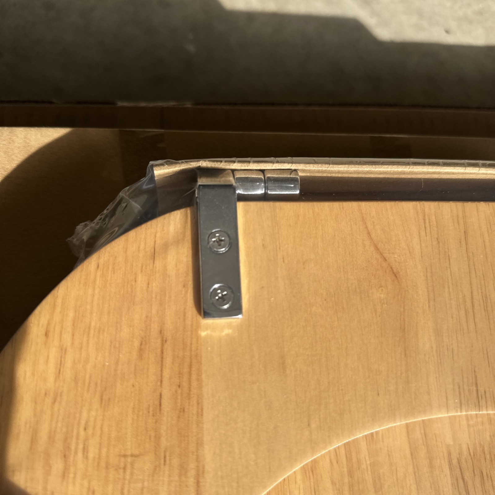 Jones Stephens C2B1R17CH Solid Oak round toilet seat w/ Crome Hardware (Sealed)