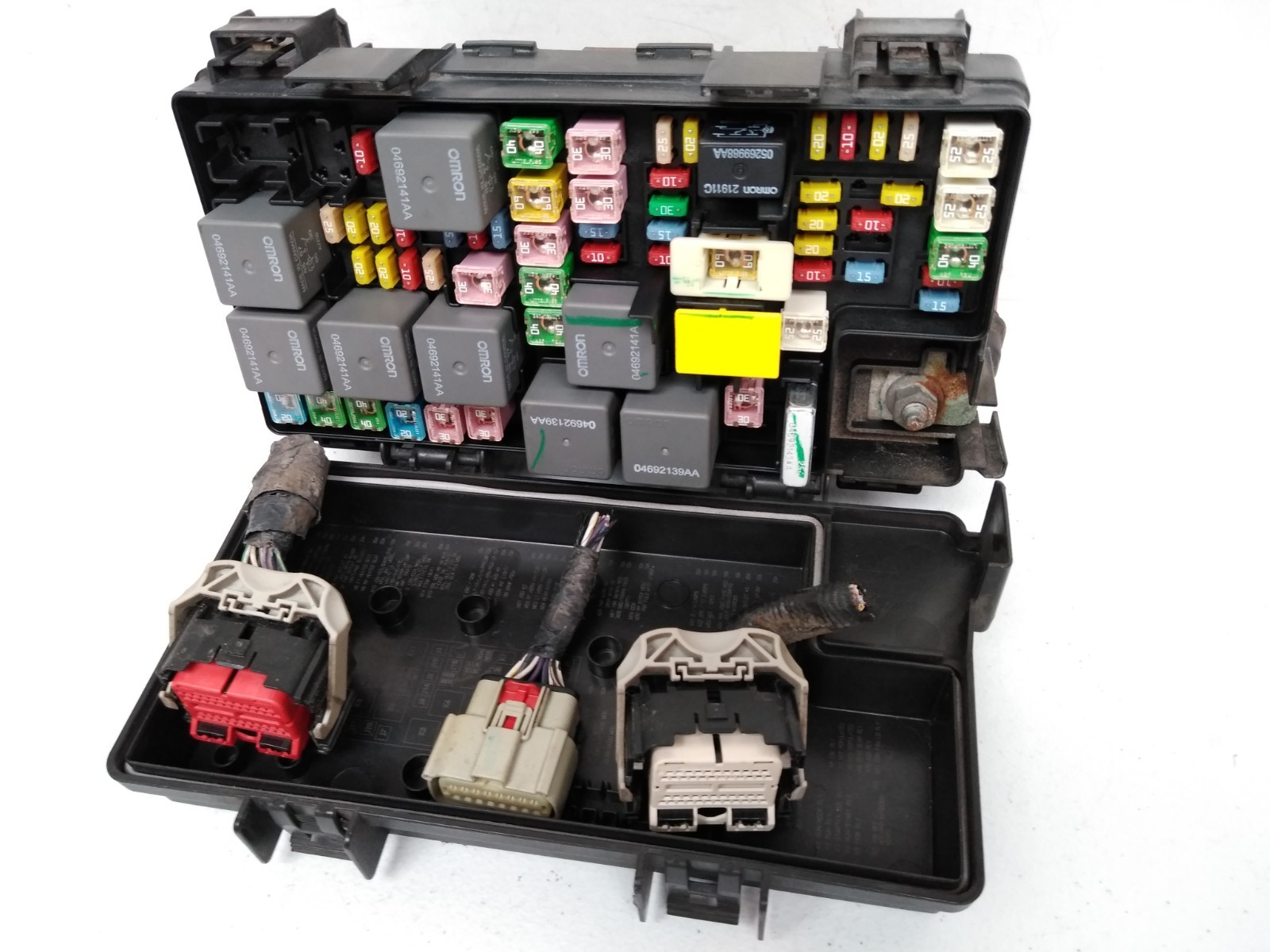 56049720AR Chrysler 2008 2009 Town & Country Fuse Box Engine Bay TIPM OEM J8