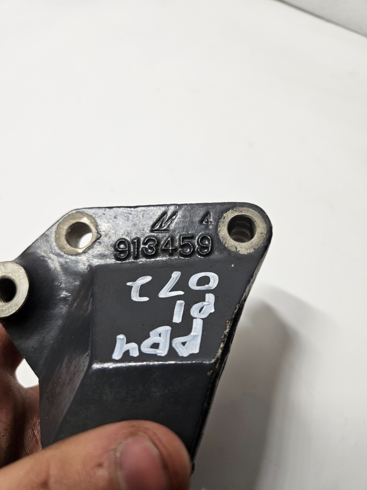 OMC Cobra Alternator Support Bracket Mount 913459