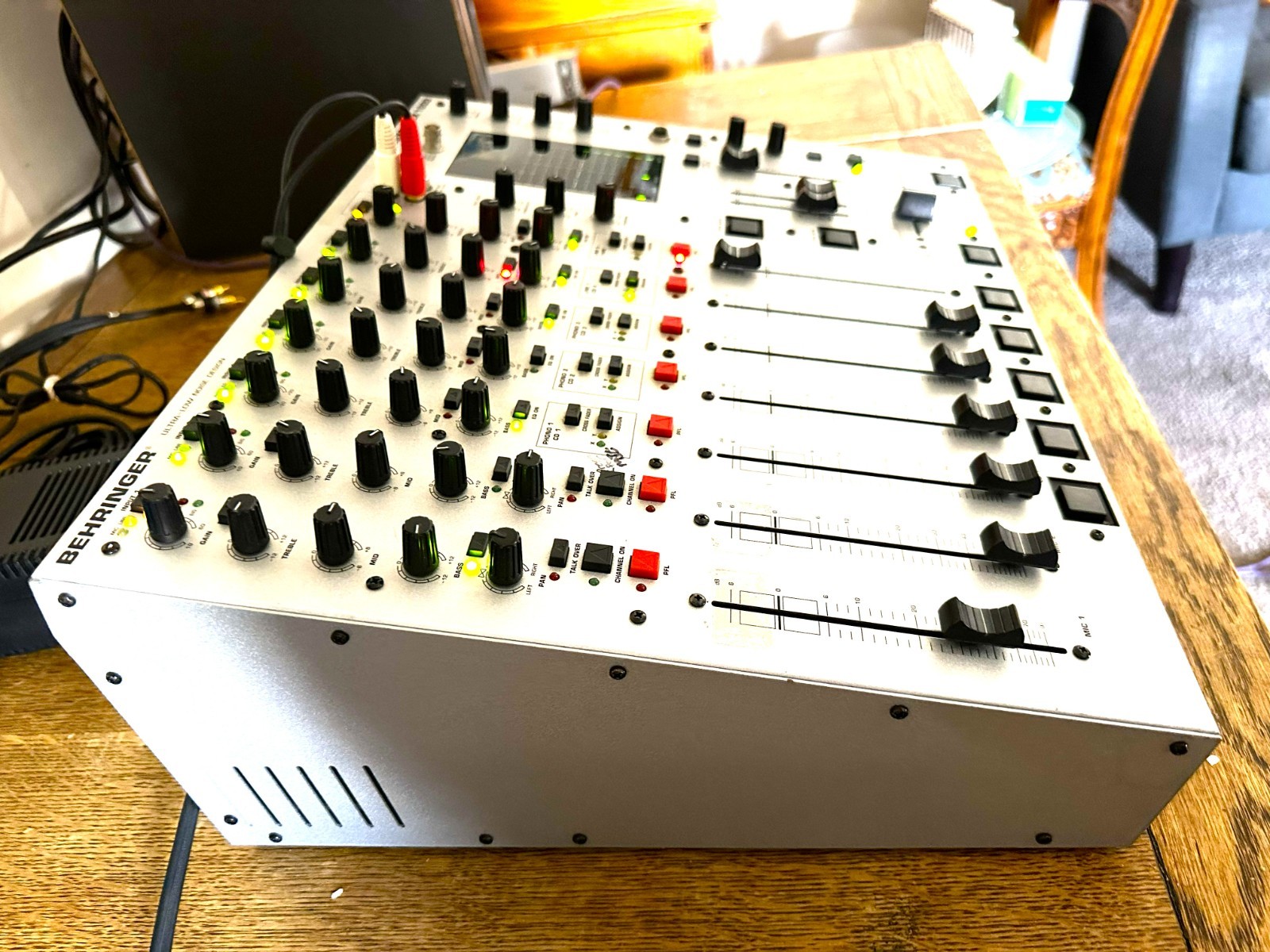 Behringer Pro Mixer DX 1000