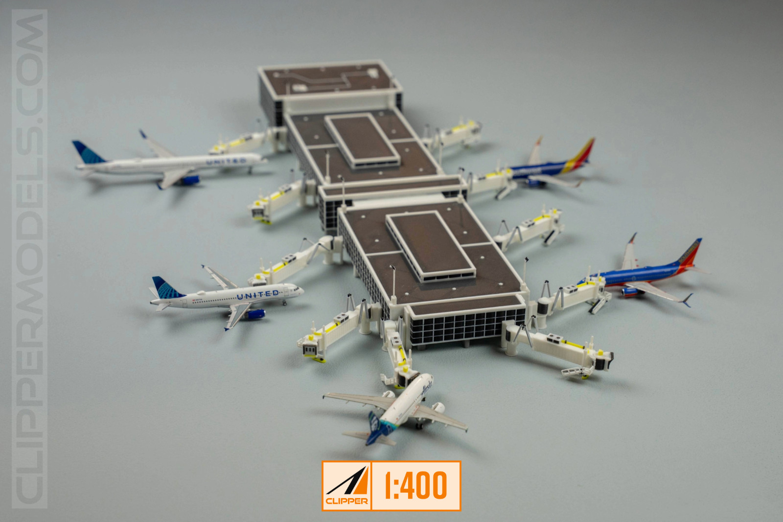 1:400 Model Airport Terminal/ Concourse V2 | Clipper Models