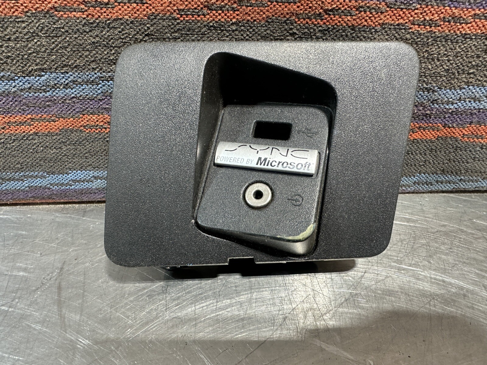 08-16 Ford F250 F350 Aux Line In Bezel Port Plug Audio Input SYNC 9C34-25044F46