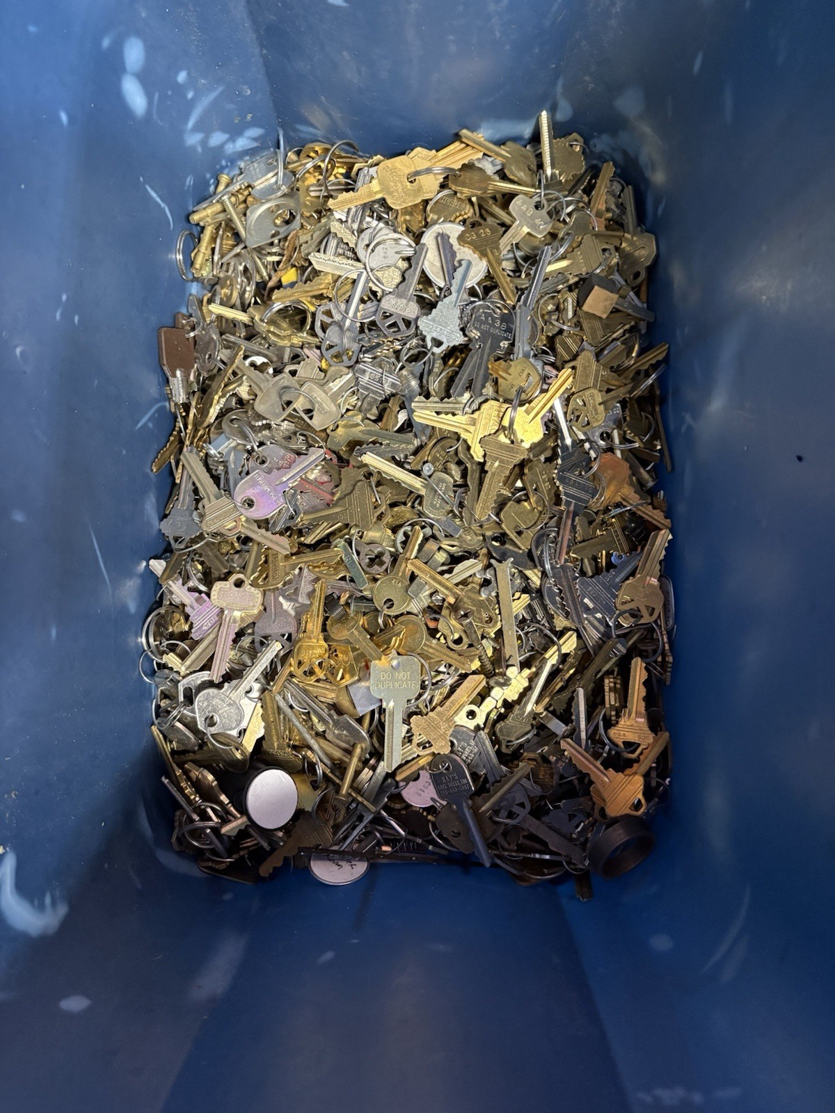 1 LB OF MISCELLANEOUS CUT KEY LOT FOR PADLOCKS, HOUSE DOORS, CRAFTS