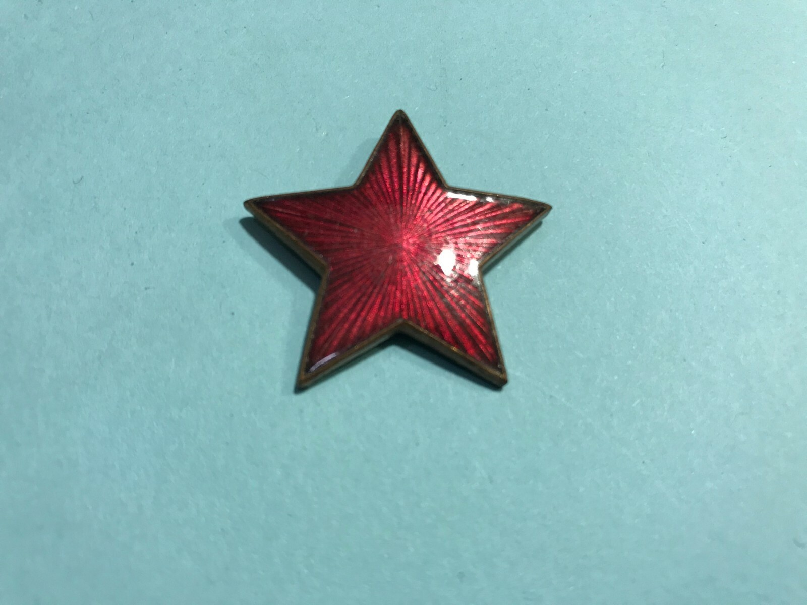 ALBANIAN COMMUNIST RED STAR MILITARY HAT PIN