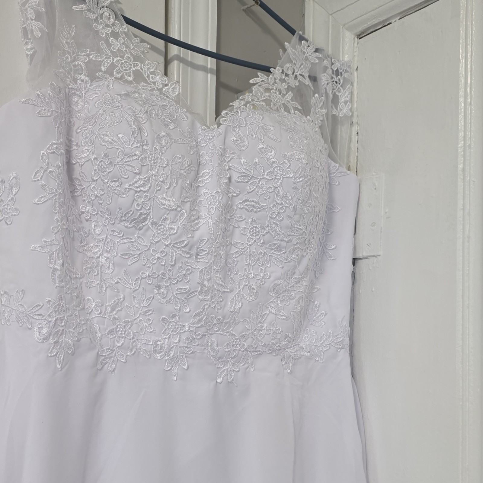 Geforsp White Lace Sleeveless V Neck Corset Wedding Dress 100% Polyester