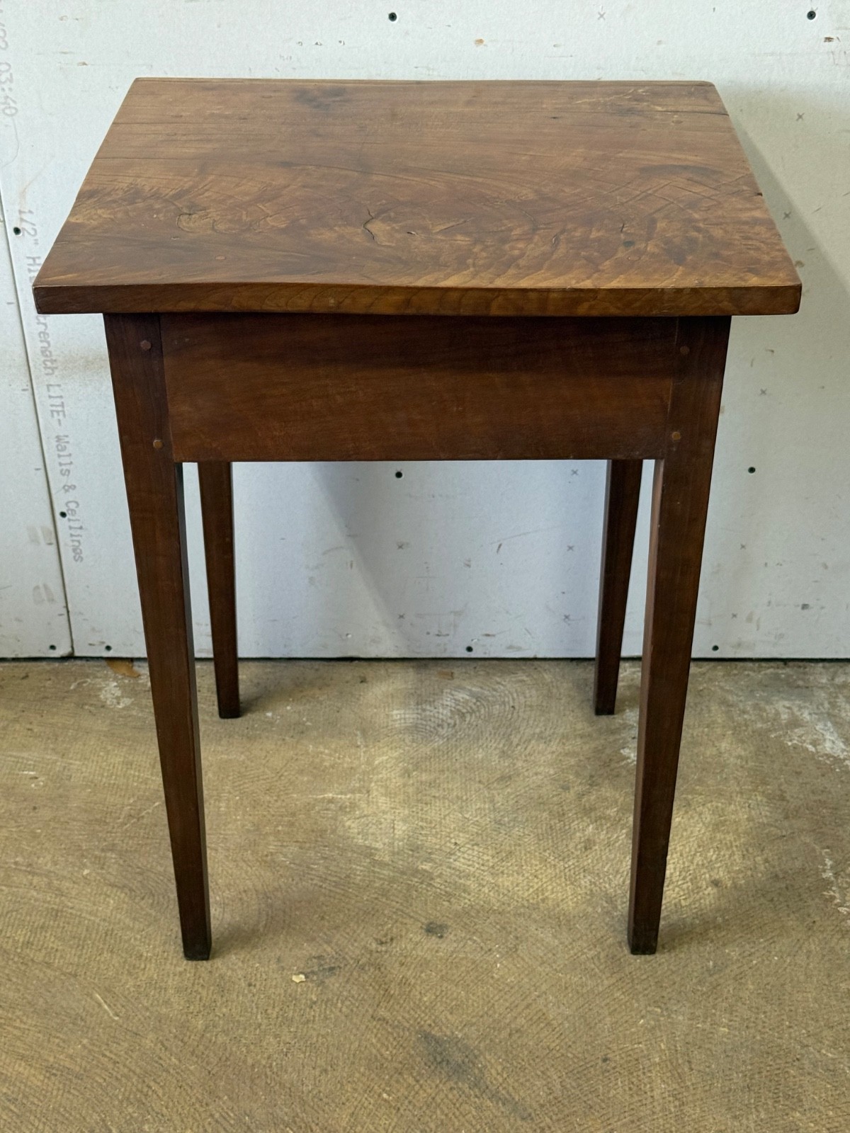 antique country Hepplewhite figured walnut night stand table 1800 farmhouse