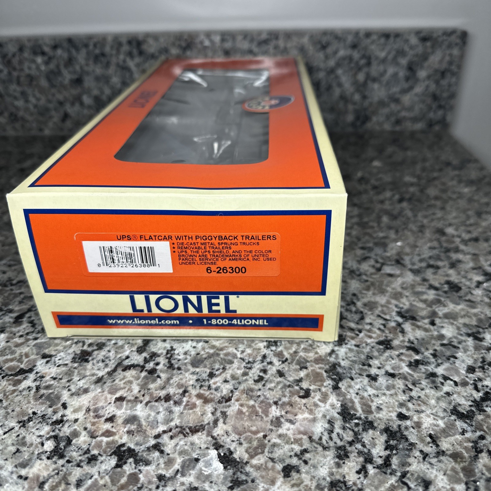 Lionel O Gauge 6-26300 UPS Piggy Back Tralier Flat Car w Box