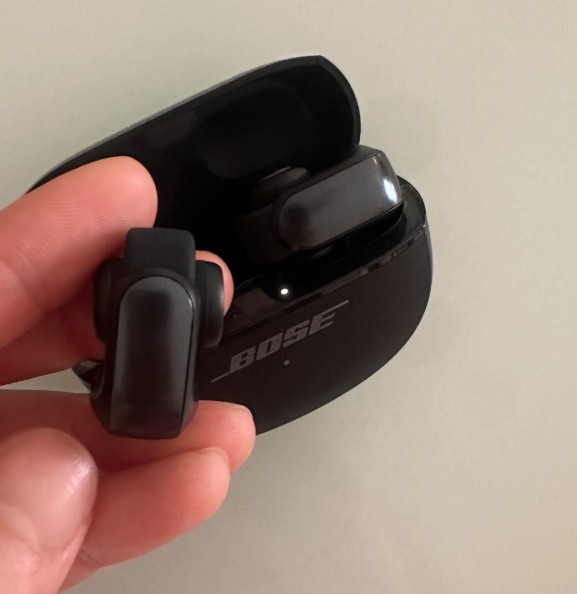BLACK BRAND NEW SEALED BOSE ULTRA OPEN-EAR TRUE WIRELESS BLUETOOTH EARPLUGS